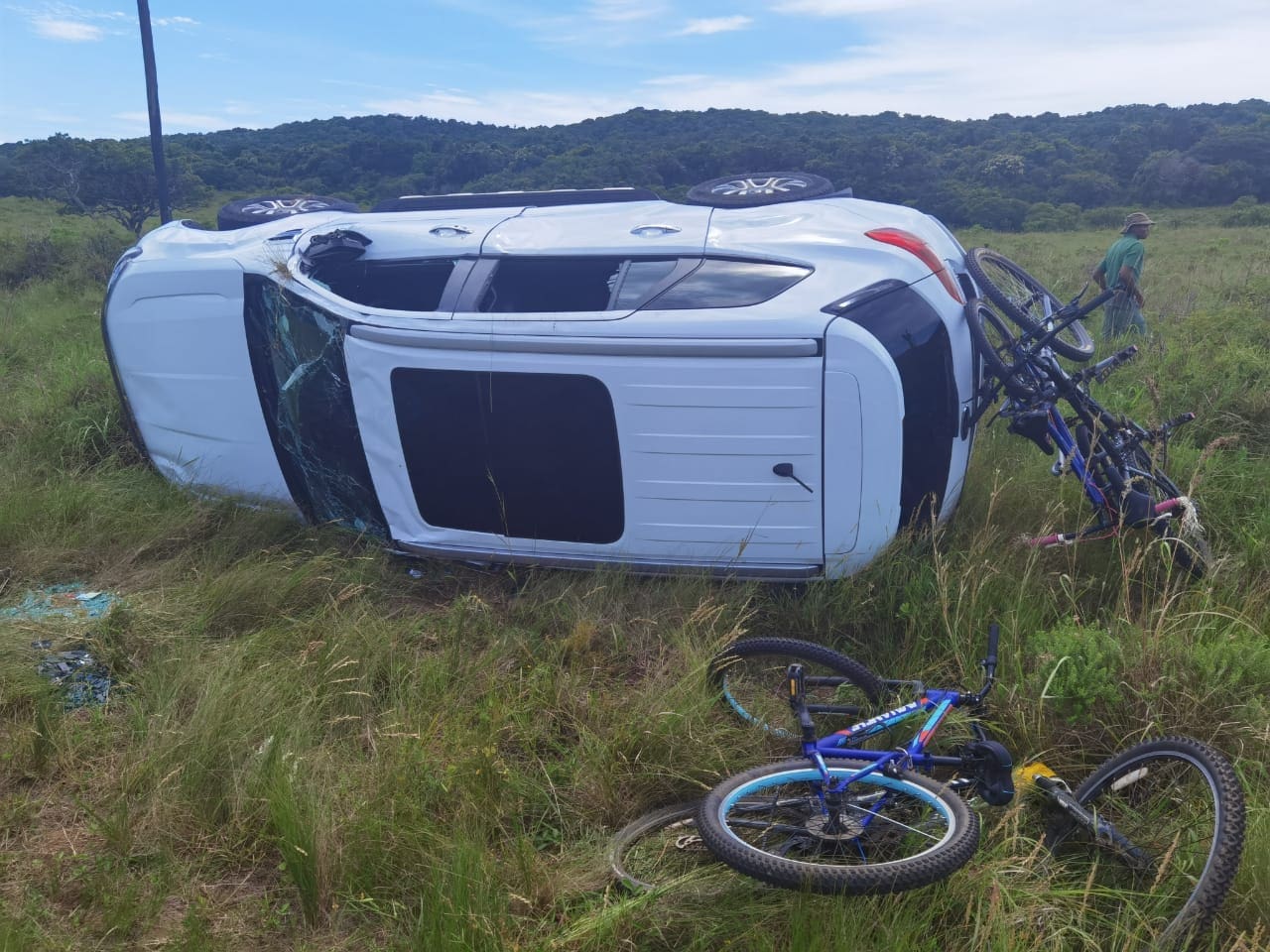 elephant flips vehicle isimangaliso wetland park