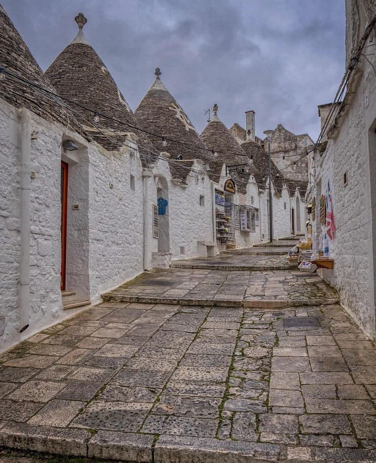 Quaint streets in Alberobello, Italy