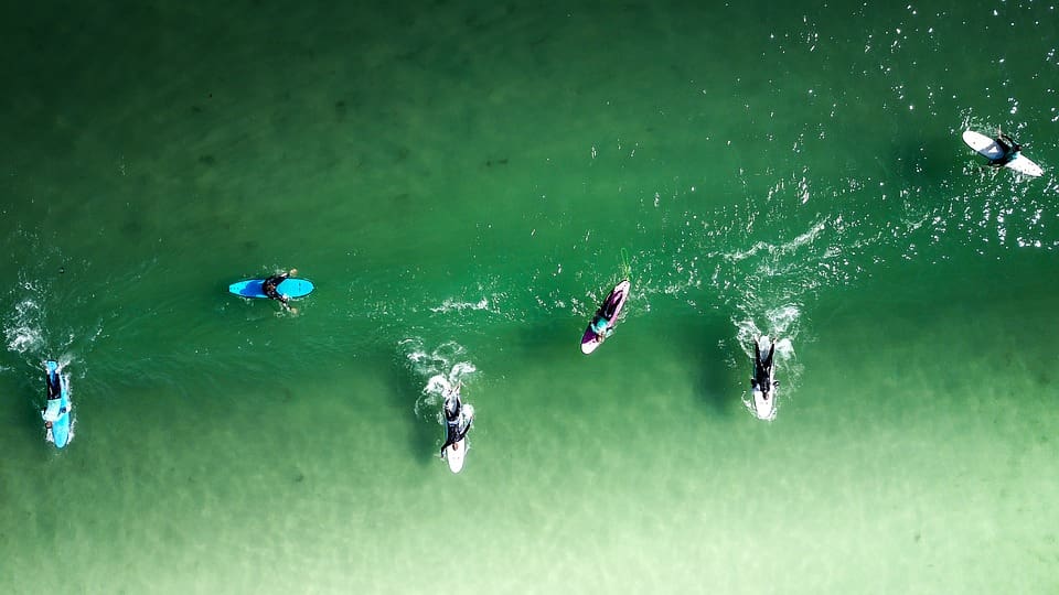 sharks bite 2 surfers within minutes at New Smyrna Beach in Florida