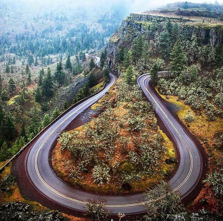 Horseshoe bend on the Columbia River Gorge - The 10 Best Road Trips On The West Coast
