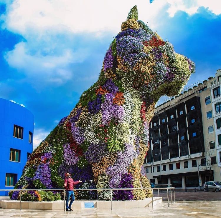The planted puppy monument in Bilbao