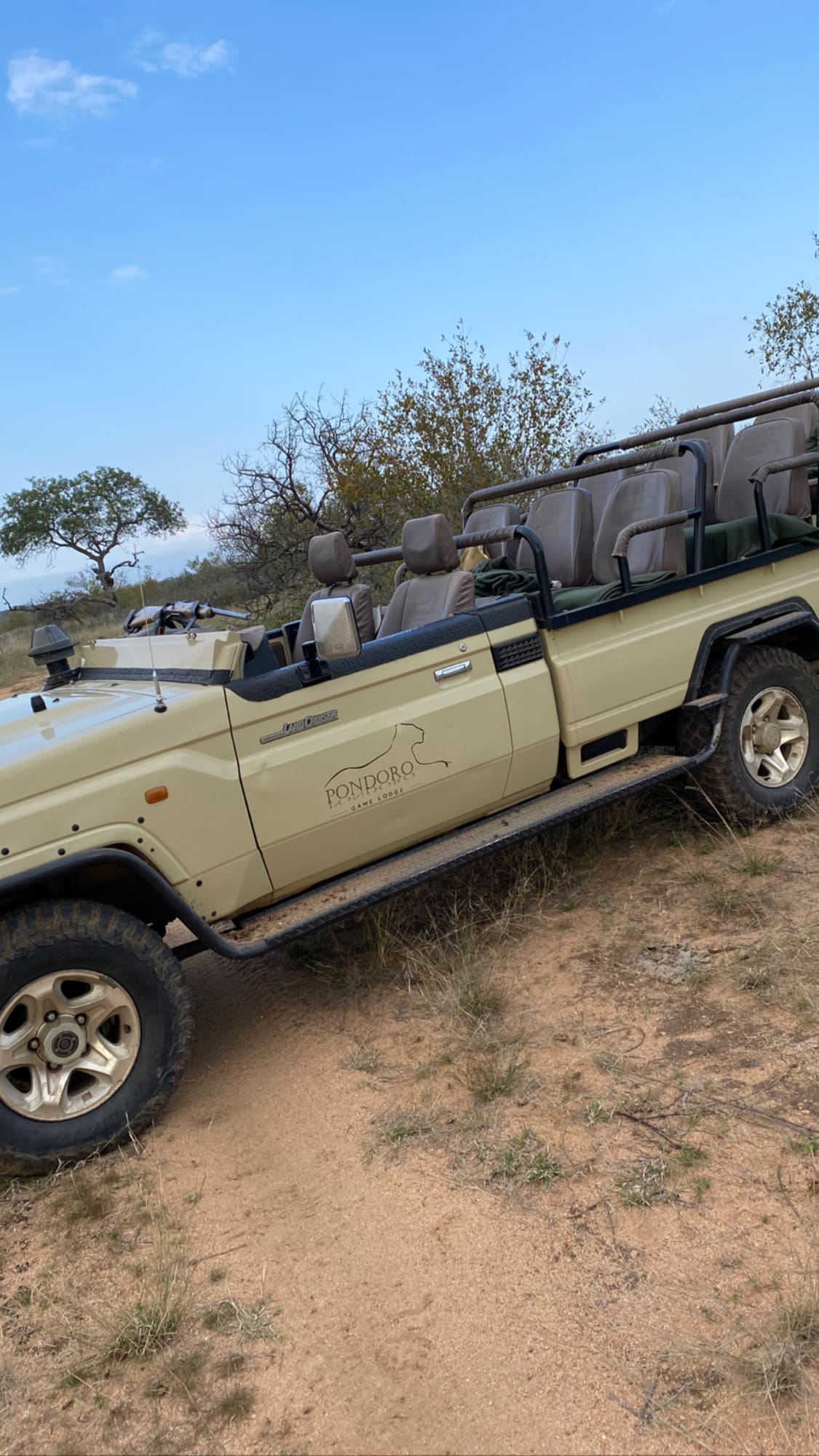 Safari vehicle in Pondoro Game Lodge