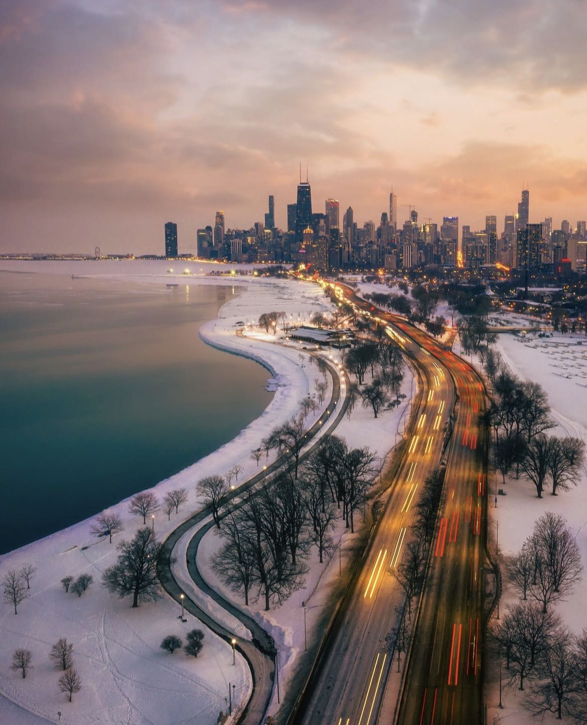 Snowy scenes during winter - The Weather in Chicago, US