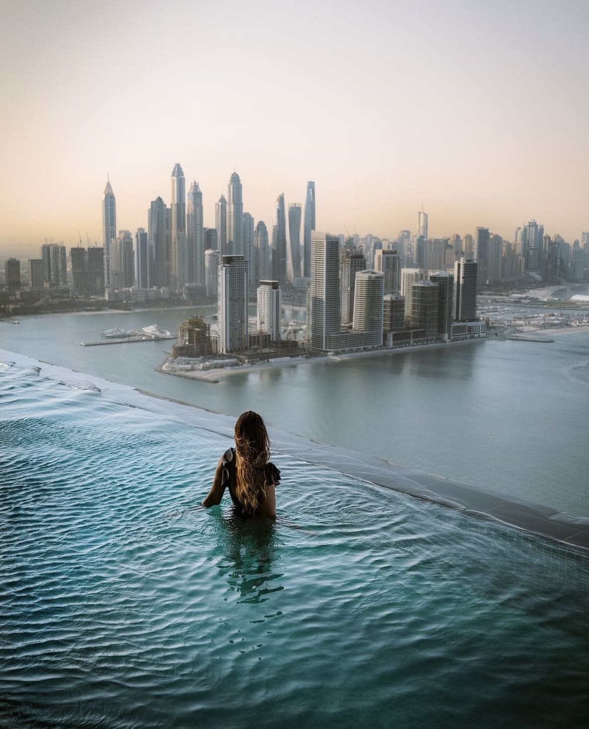 Swimming pool with a view in Duba